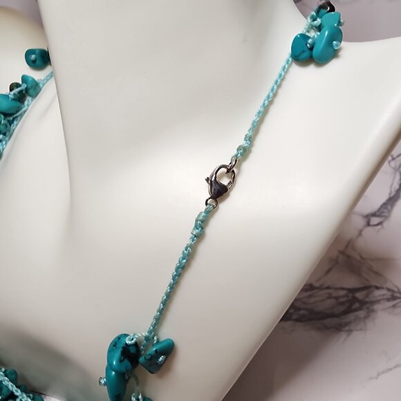 Turquoise colored chip bib Necklace - Picture 4 of 7